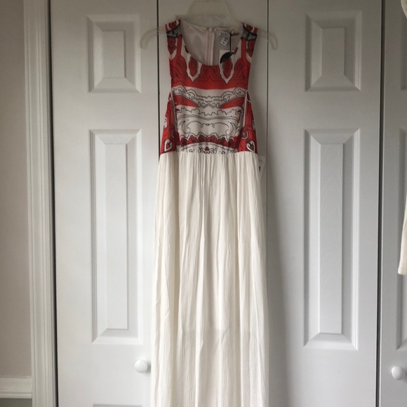 NWT Women's Fashion Week Red Scarf Print Maxi - Picture 2 of 6